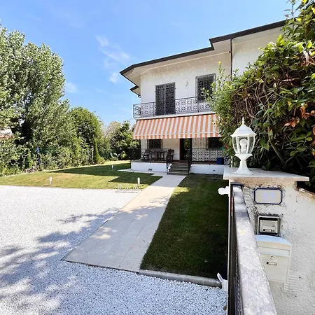 Chiara Forte dei Marmi